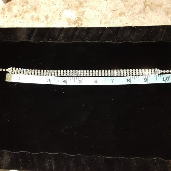 Elegant Silver Necklace and Bracelet Set - Picture 8 of 8